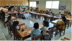 children eating lunch in the classroom